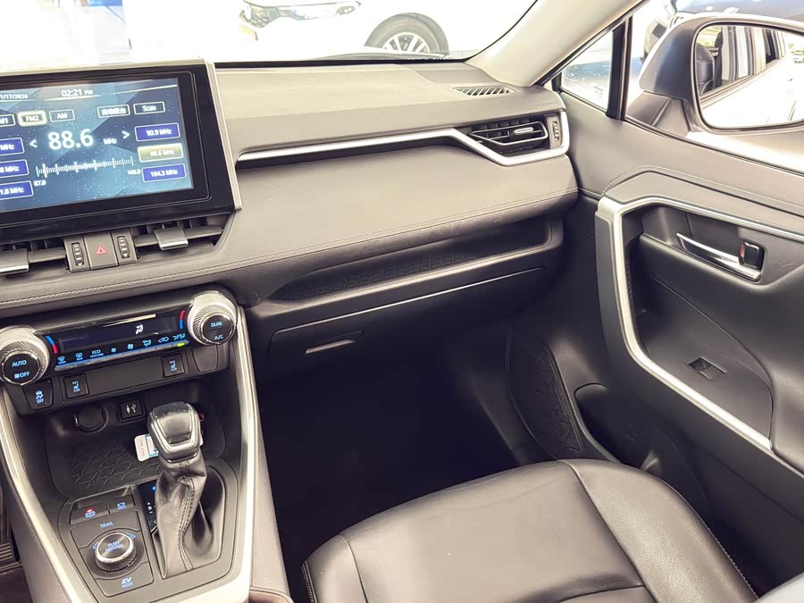 Toyota RAV4 2021 car image #20