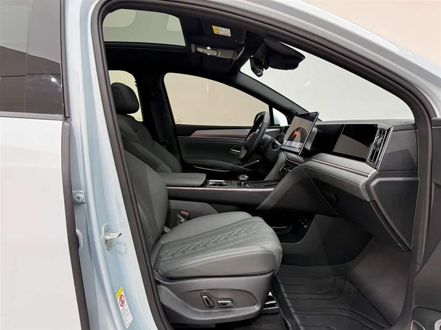 BYD SongL DM-i 2025 #20 BYD SongL DM-i 2025 car image #20