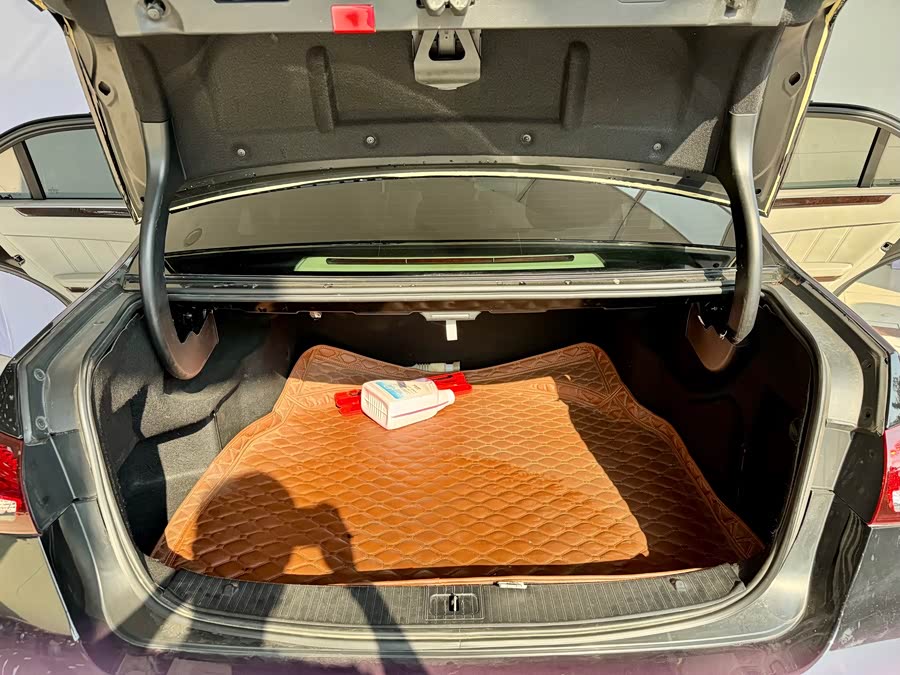 Mercedes-Benz E Class 2012 car image #20