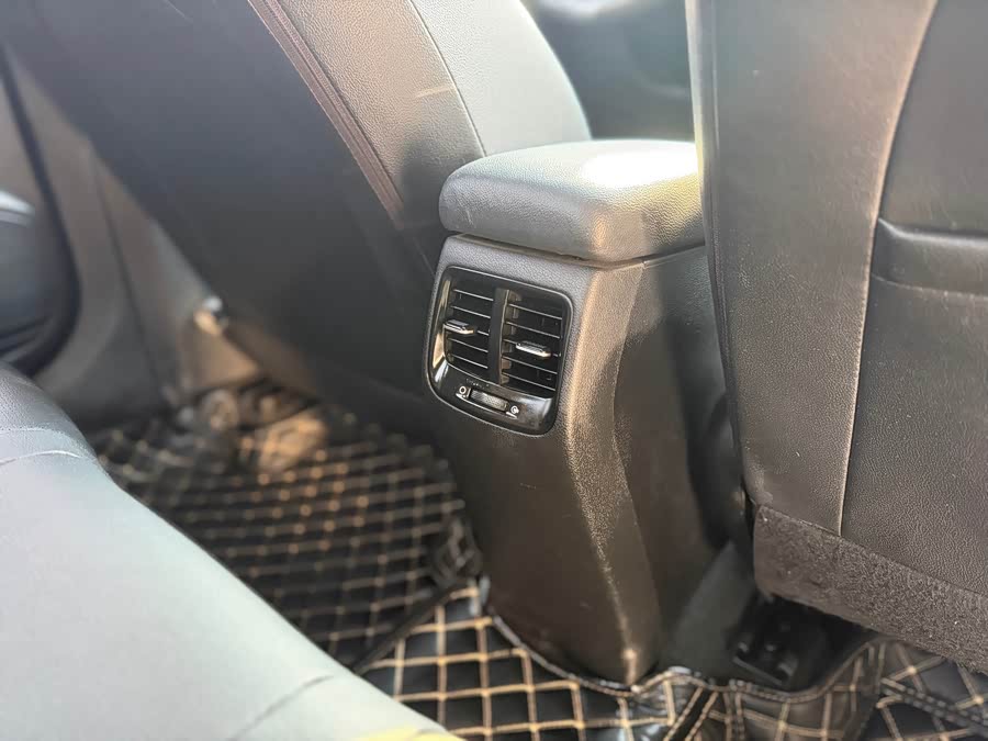 Kia K2 2018 imagen de coche #20