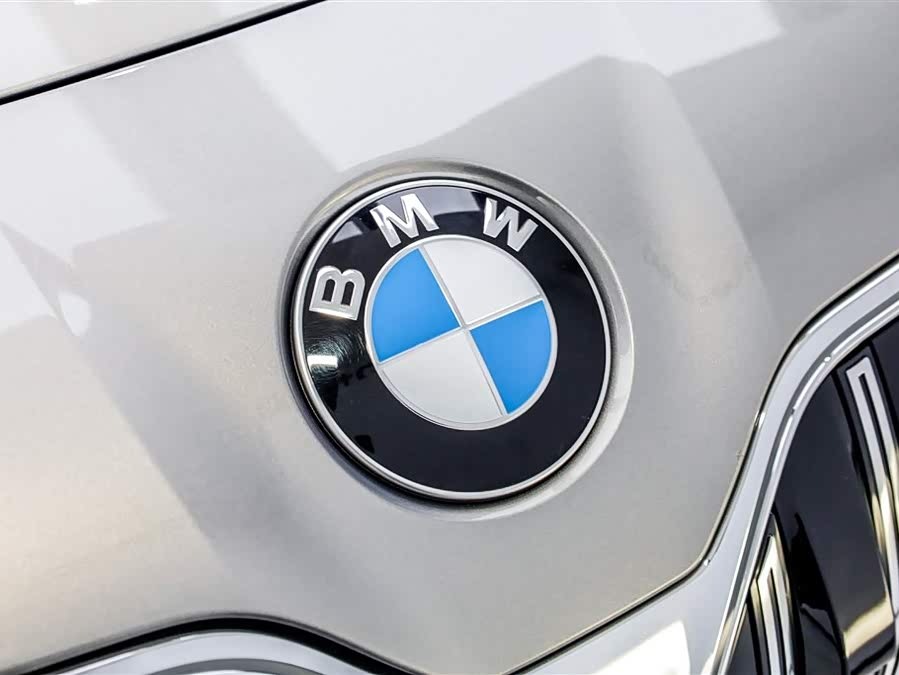 BMW 7 Series 2024 car image #20