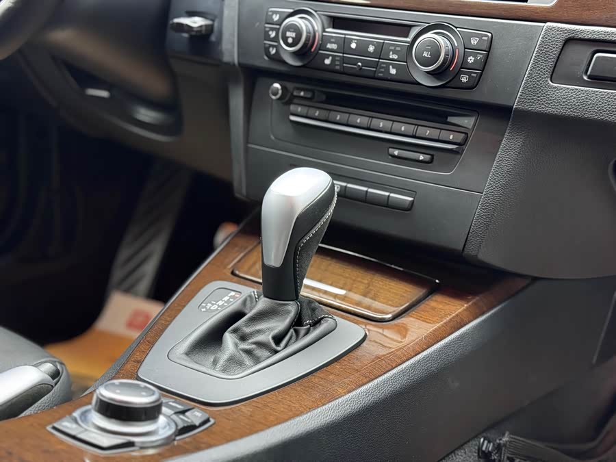 BMW 3 Series (Imported) 2010 car image #20