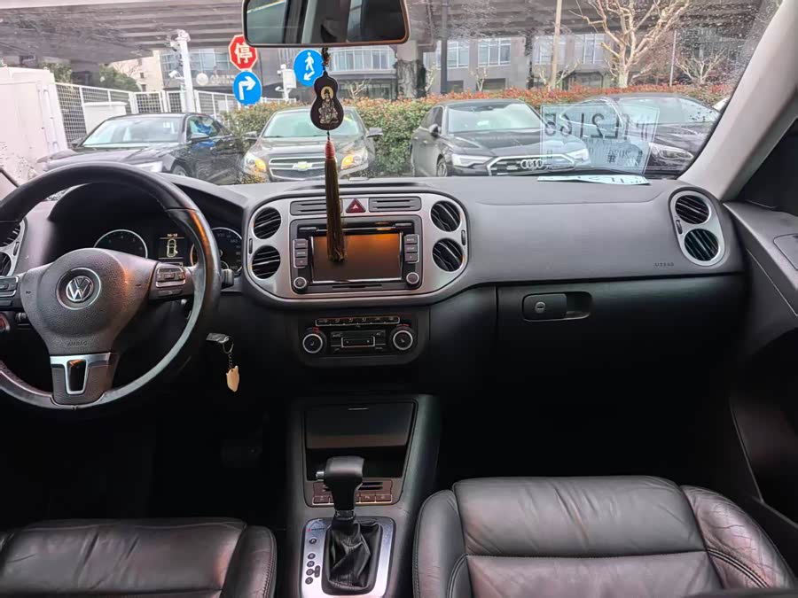 Volkswagen Tiguan 2011 car image #20