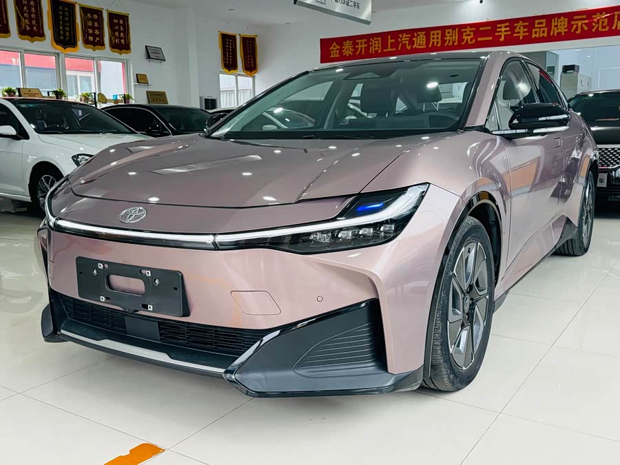 Toyota bZ3 2023 صورة سيارة #20