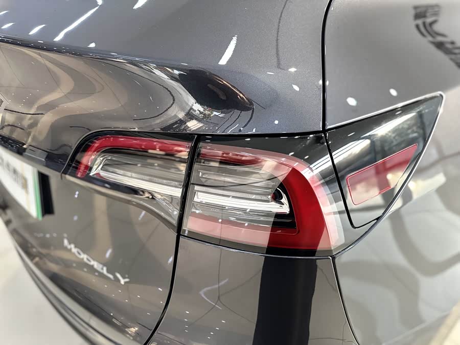 Tesla Model Y 2024 car image #20