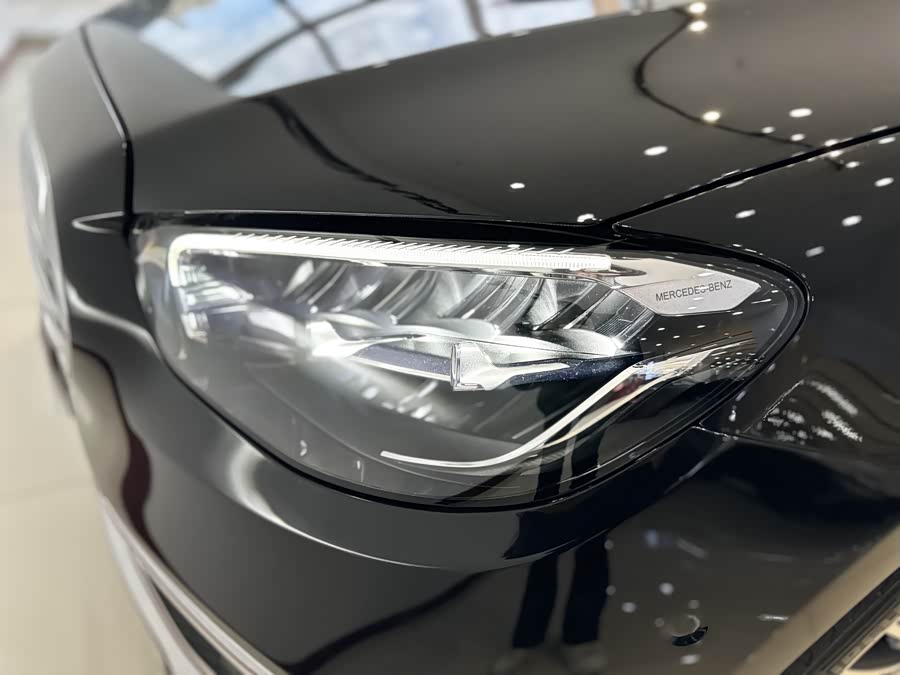 Mercedes-Benz E Class 2023 car image #20