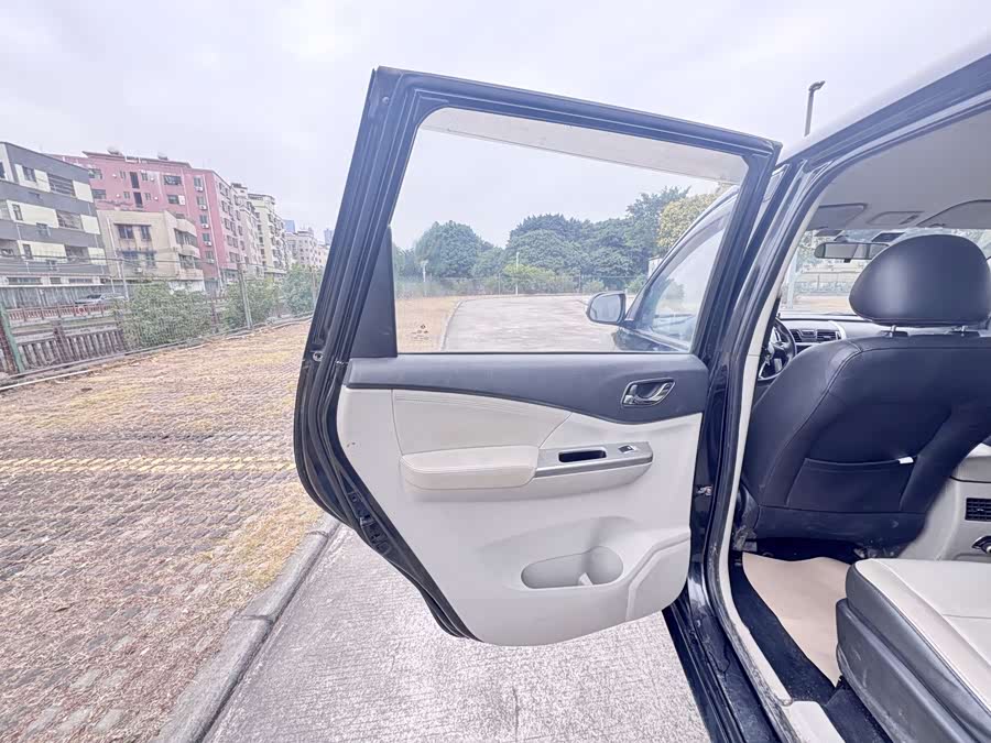 Forthing S500 2016 car image #20