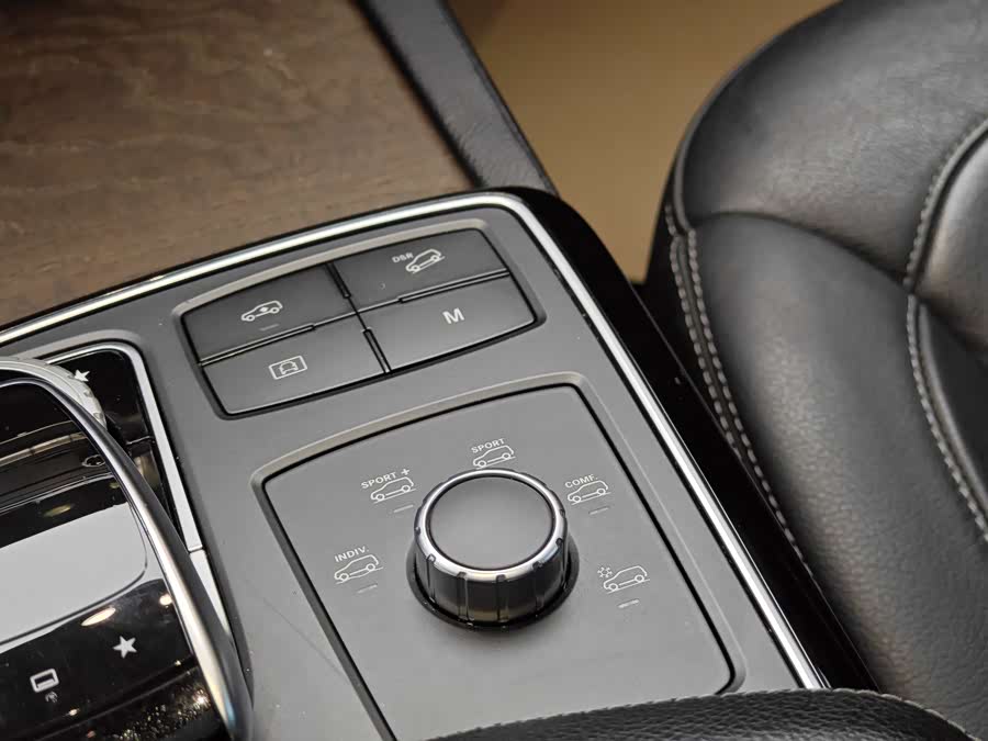 Mercedes-Benz GLE Class 2016 car image #20