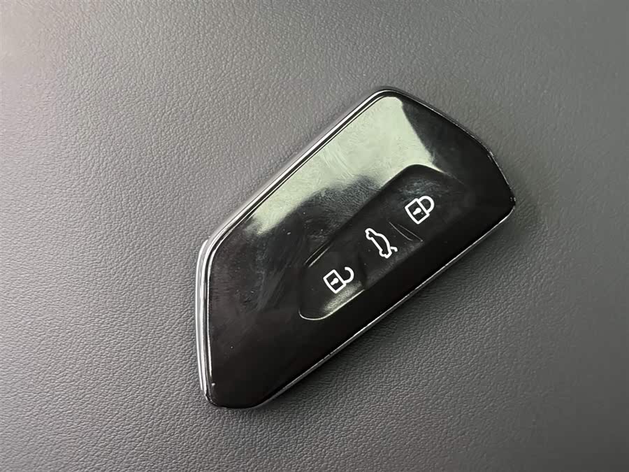 Volkswagen Golf 2025 car image #20