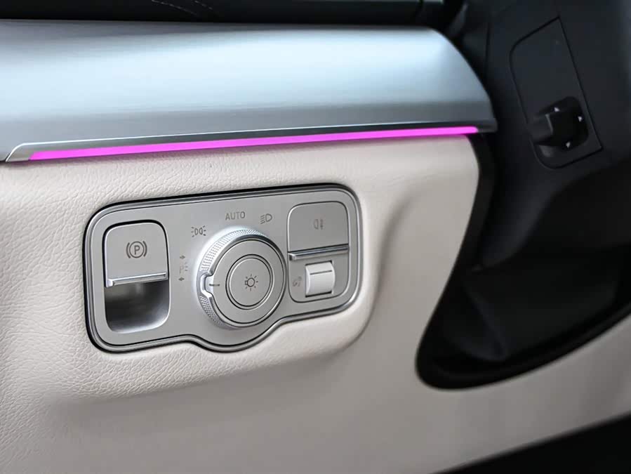 Mercedes-Benz GLE Class 2023 car image #20