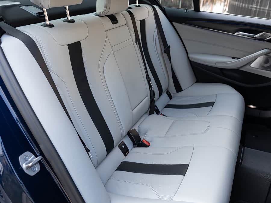 BMW M5 2023 изображение автомобиля #20