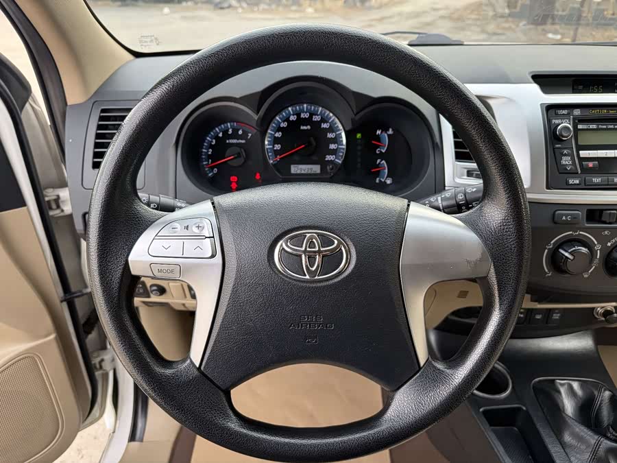 Toyota Fortuner 2016 immagine di auto #20