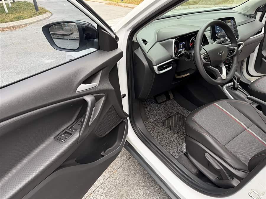 Chevrolet Tracker 2021 изображение автомобиля #20