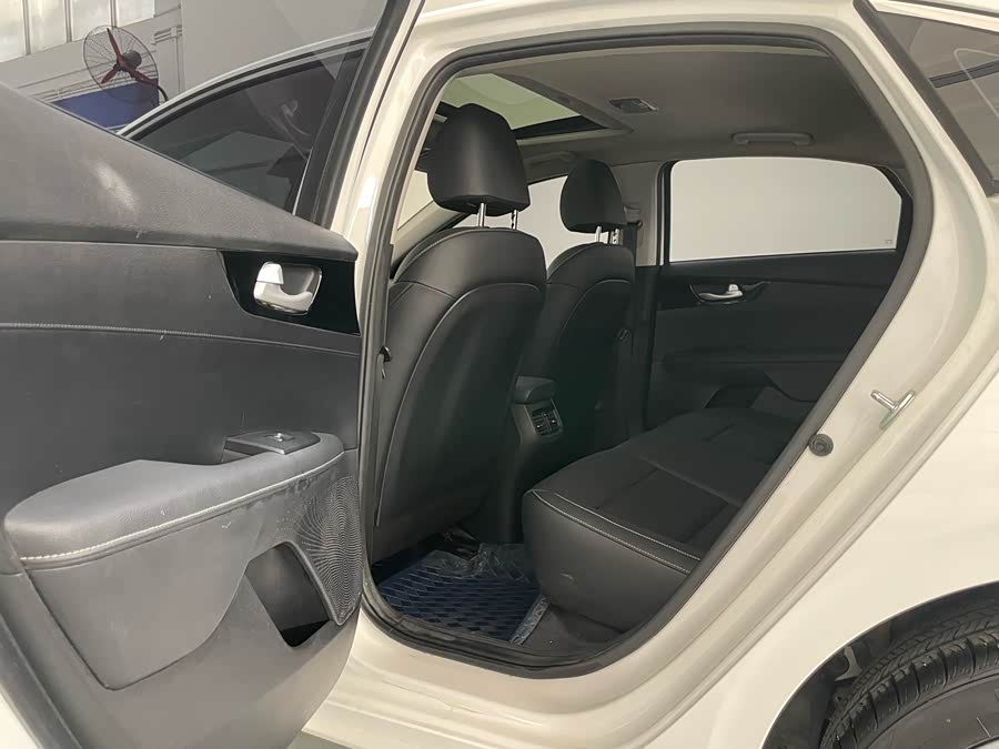 Kia K3 2022 car image #20