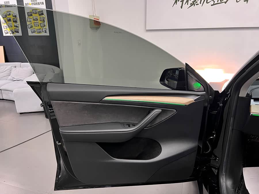 Tesla Model Y 2022 car image #20