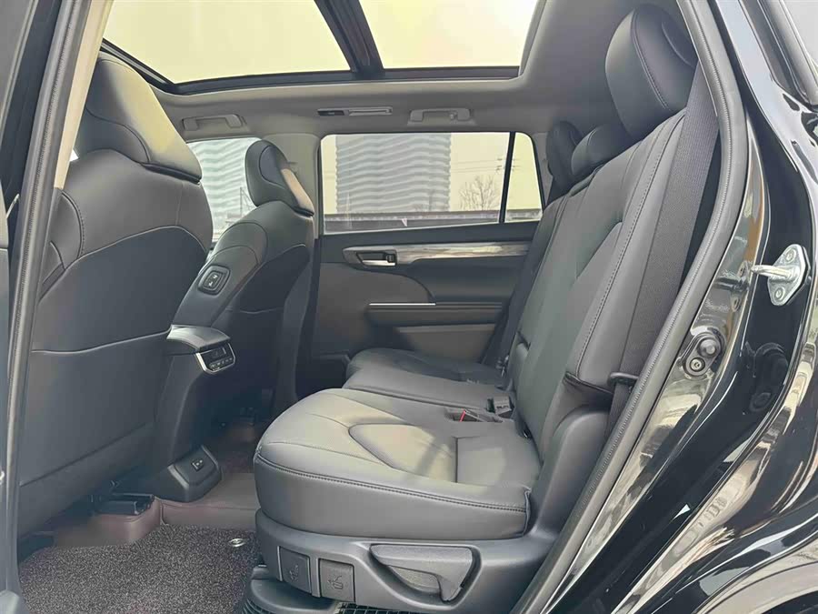 Toyota Highlander 2025 car image #20