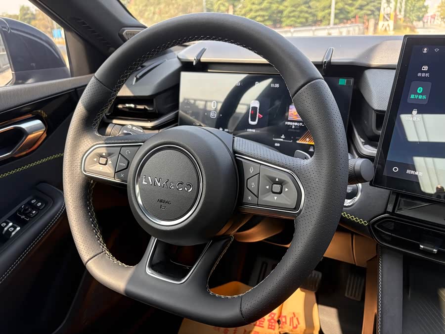 Lynk & Co 03 2023 car image #20