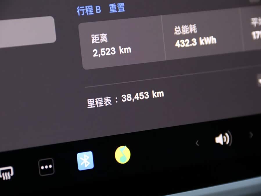 Tesla Model Y 2023 car image #20