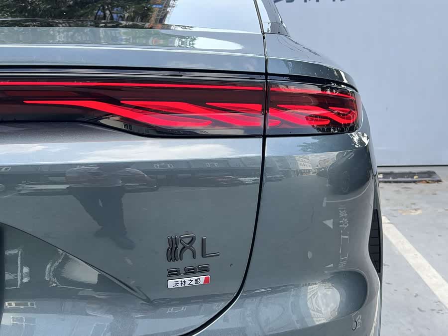 BYD HanL 2025 #20 BYD HanL 2025 car image #20