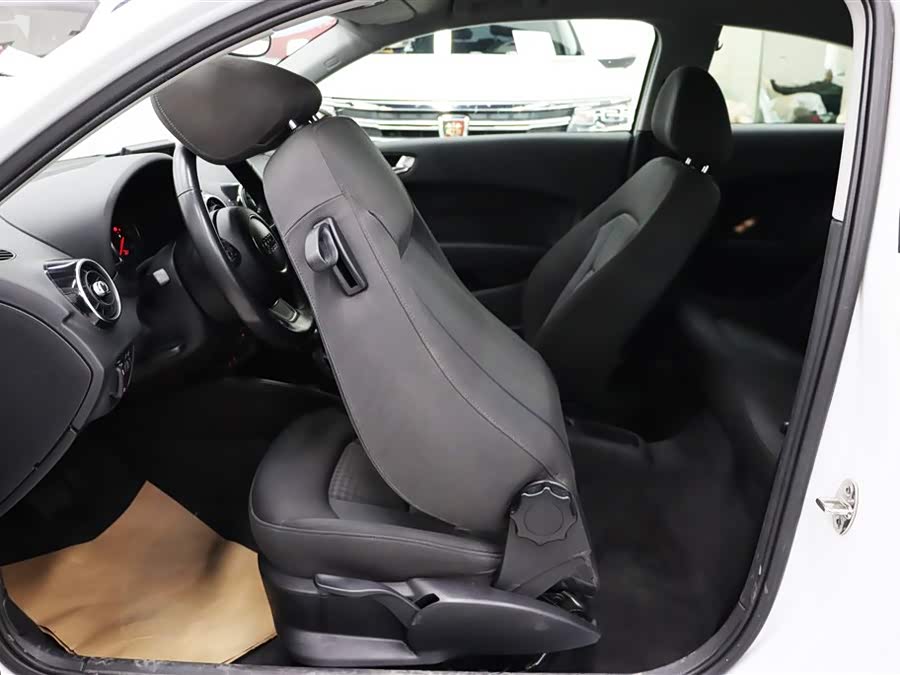 Audi A1 2011 car image #20