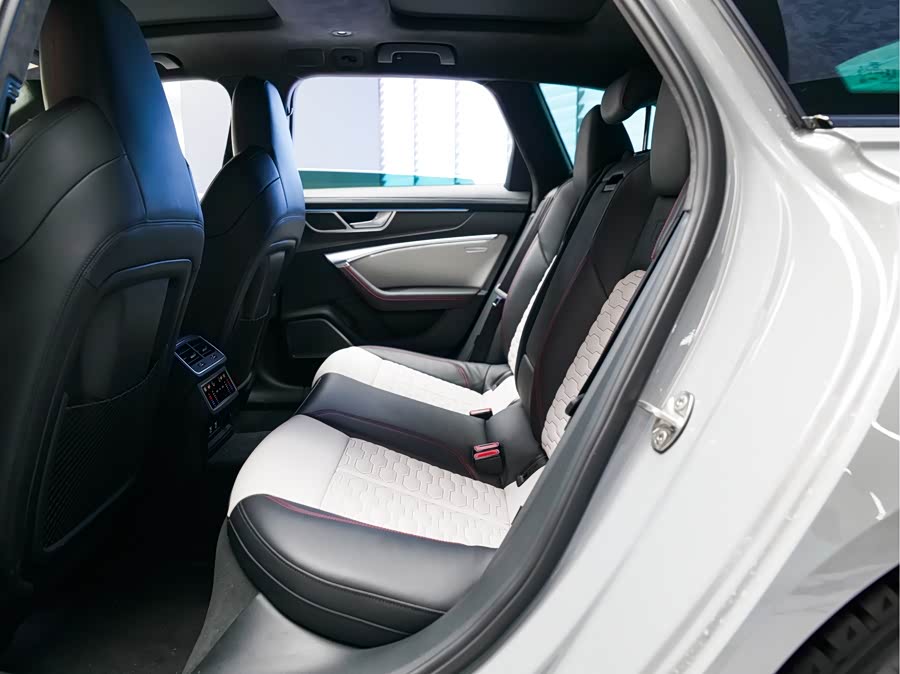 Audi RS 6 2021 immagine di auto #20