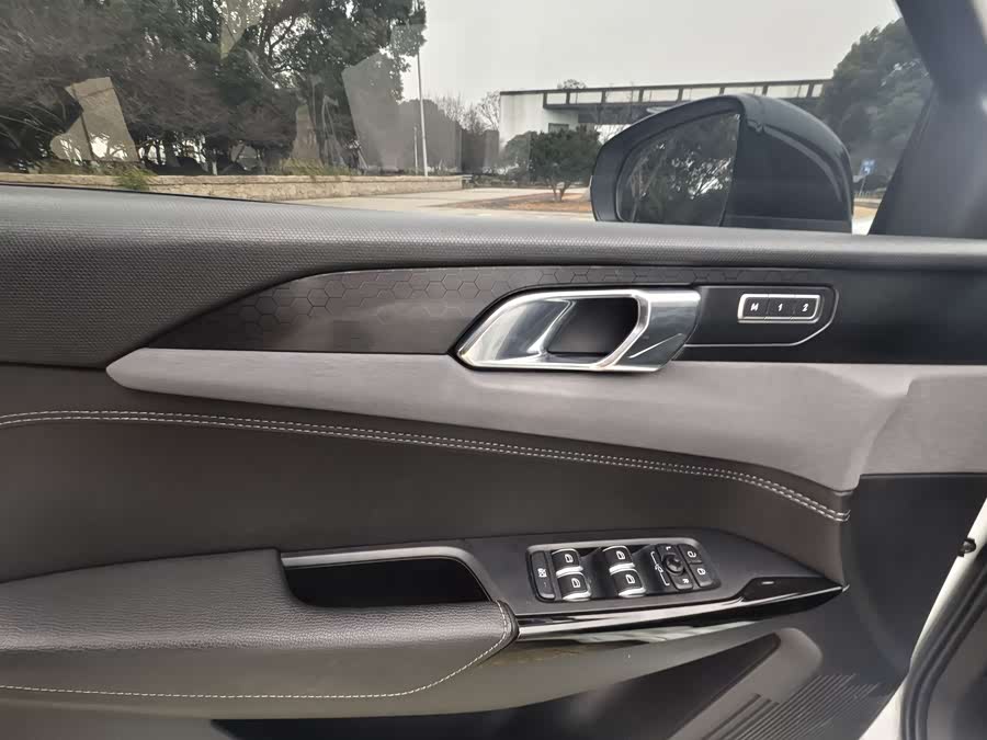 Lynk & Co 03 2020 car image #20