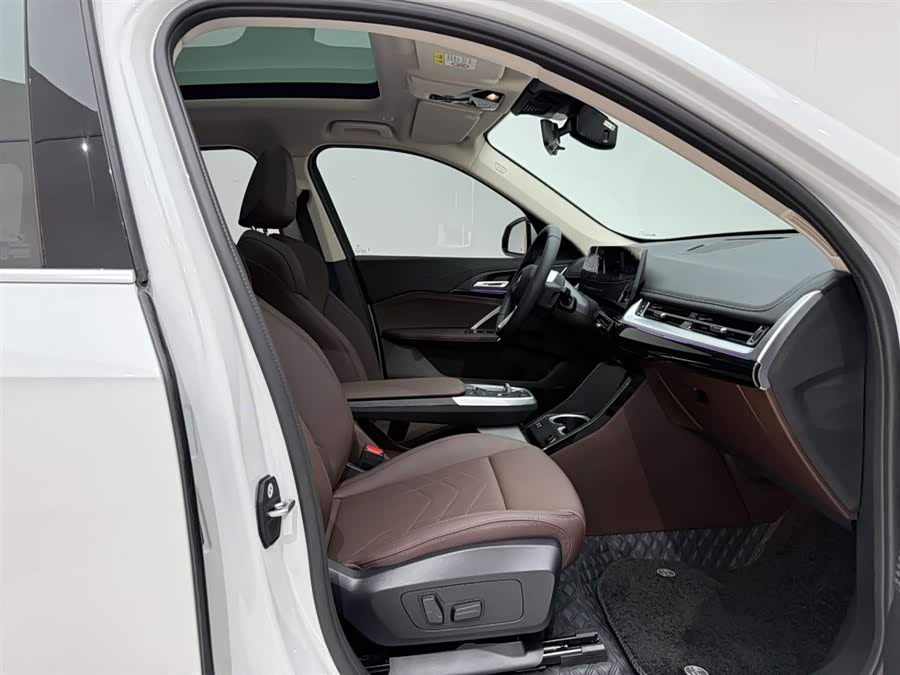 BMW iX1 2025 صورة سيارة #20