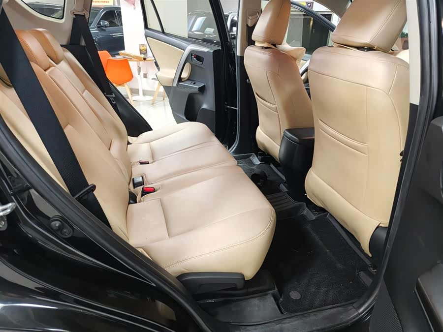 Toyota RAV4 2018 #20 Toyota RAV4 2018 car image #20