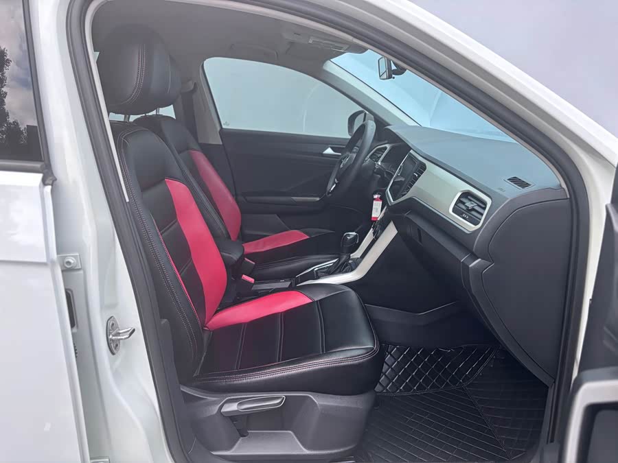 Volkswagen T-Roc 2019 car image #20