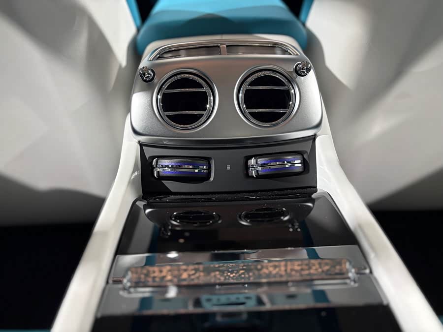 Denza Wraith 2020 car image #20