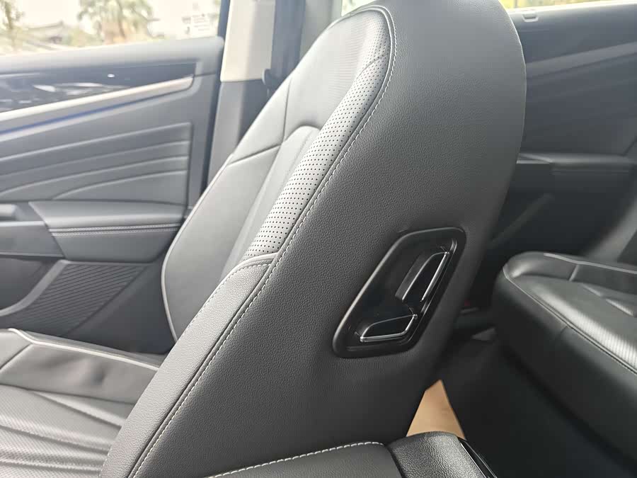 Volkswagen Passat 2023 car image #20