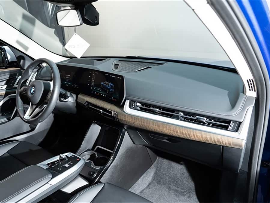 BMW iX1 2024 صورة سيارة #20