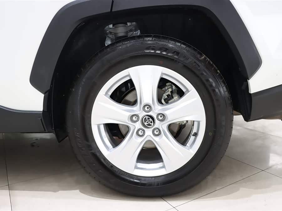 Toyota RAV4 2023 car image #20