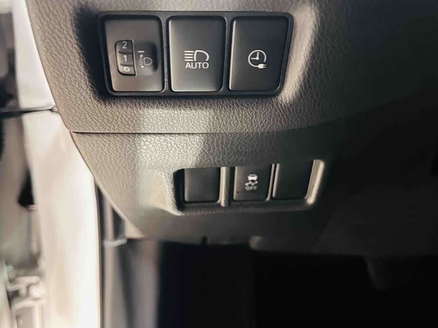 Toyota C-HR EV 2021 immagine di auto #20