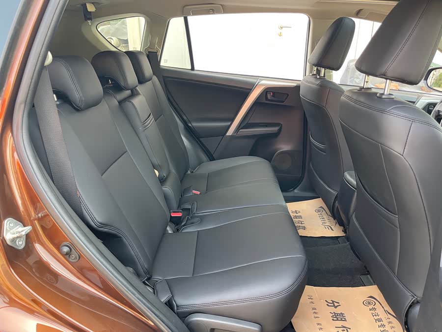 Toyota RAV4 2018 immagine di auto #20