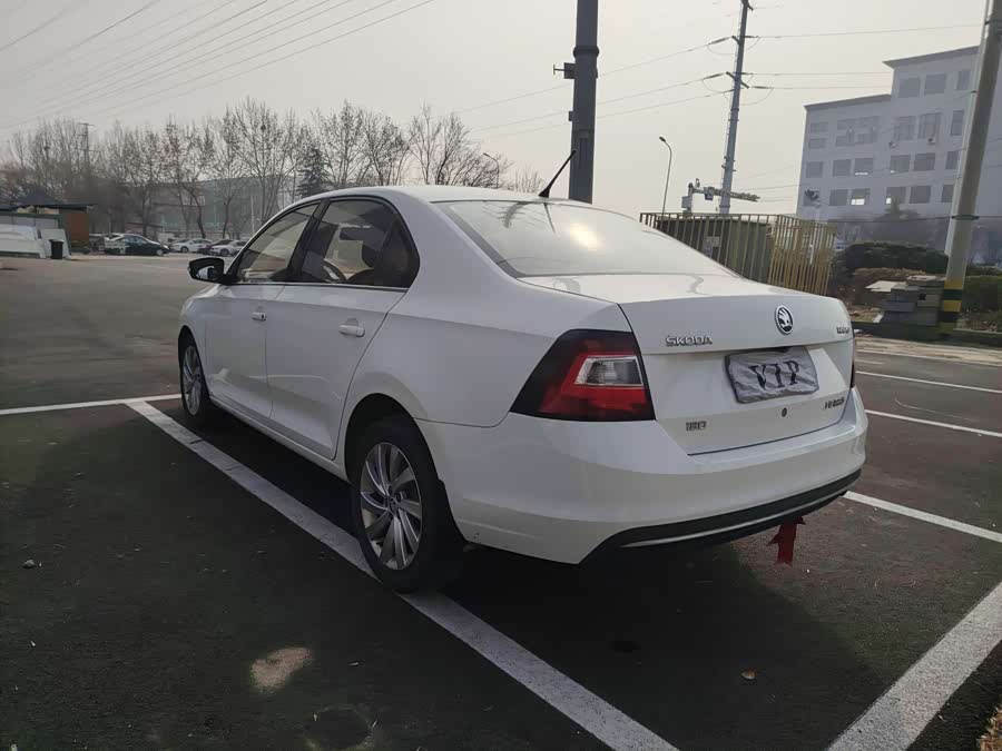 Skoda Rapid 2018 car image #20