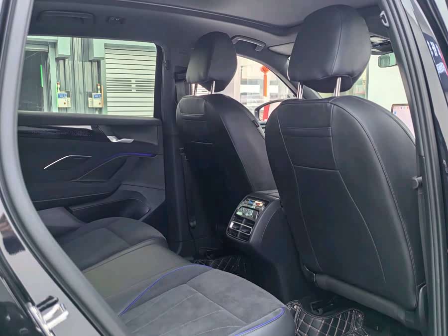 Volkswagen Tiguan L 2024 car image #20