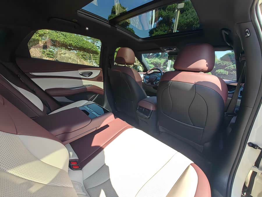 BYD Seal 07 DM-i 2025 immagine di auto #20