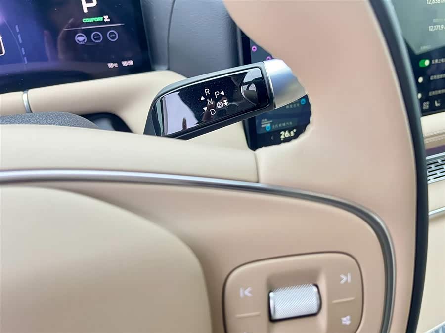 Xpeng G9 2025 صورة سيارة #20