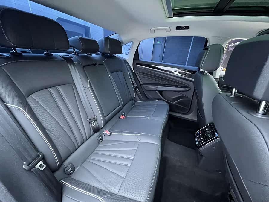 Volkswagen Passat 2024 immagine di auto #20