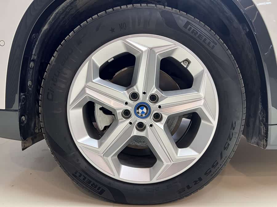 BMW iX1 2024 car image #20