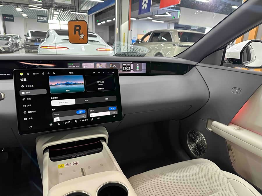 Avatr 06 2025 car image #20