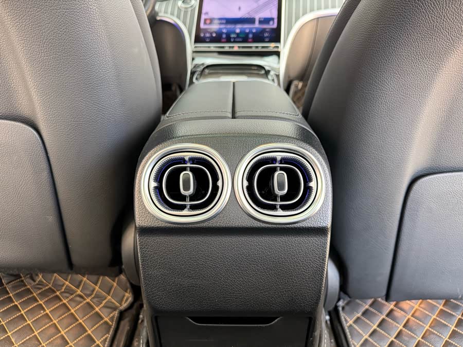 Mercedes-Benz C Class 2023 car image #20