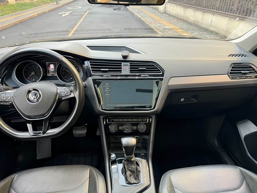 Volkswagen Tiguan L 2019 #20 Volkswagen Tiguan L 2019 car image #20