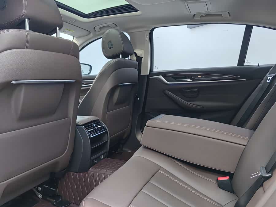 BMW 5 Series 2019 #20 BMW 5 Series 2019 car image #20