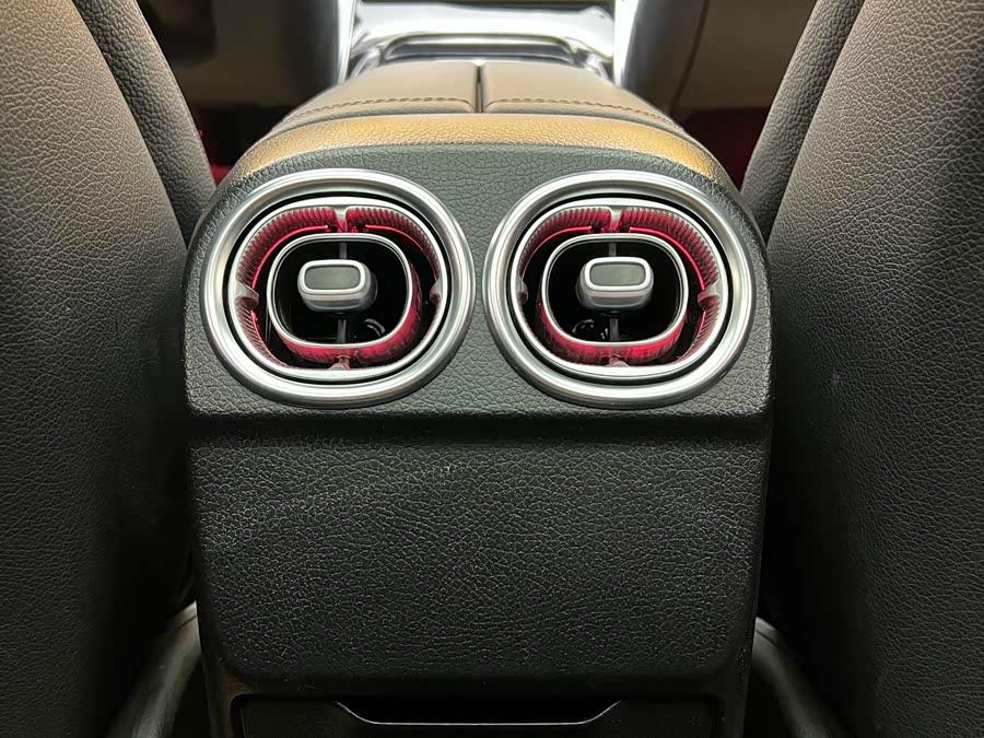 Mercedes-Benz C Class 2024 car image #20