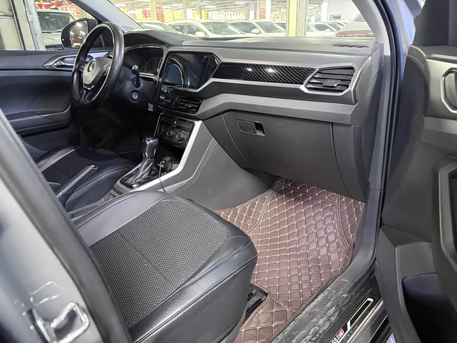 Volkswagen T-Cross 2019 car image #20
