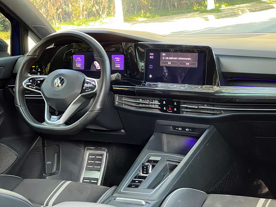 Volkswagen Golf 2023 car image #20