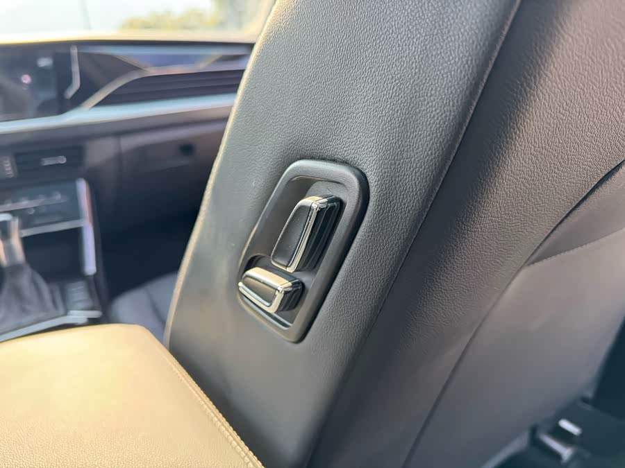 Volkswagen Passat 2025 صورة سيارة #20