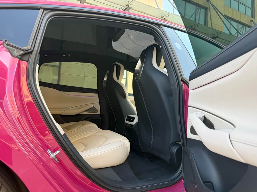 MI SU7 2025 immagine di auto #20
